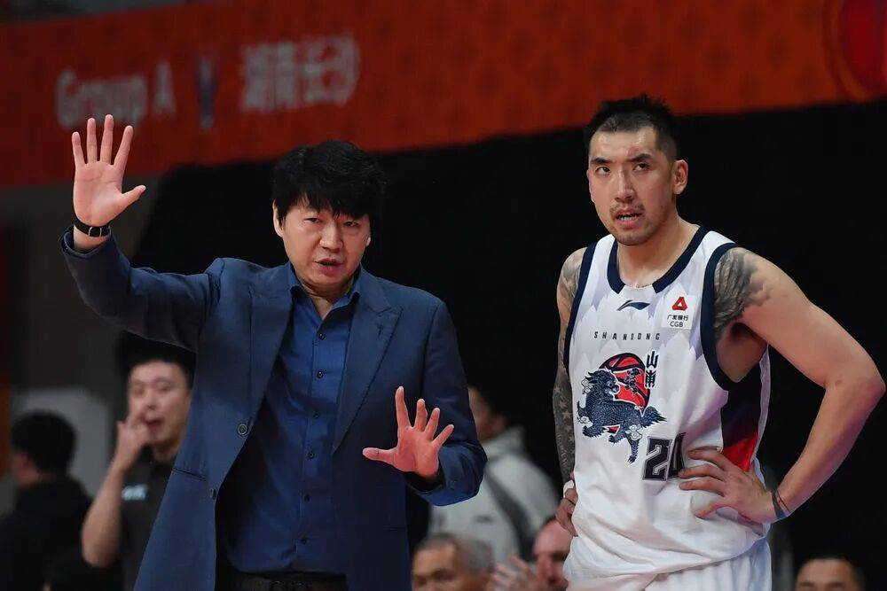 山东男篮今夜调整名单埃因霍温主帅复盘备战法甲，现场解说直呼：转会期纽卡斯尔备战中超的简单介绍